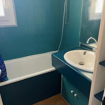 4 Personnes Avec Piscine Et Parking Au Cap D'agde - Fr-1-749-28 Apartment