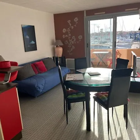 4 Personnes Avec Piscine Et Parking Au Cap D'agde - Fr-1-749-28 Apartment *