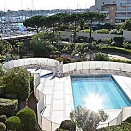 4 Personnes Avec Piscine Et Parking Au Cap D'agde - Fr-1-749-28