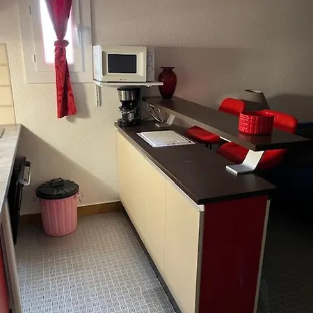 4 Personnes Avec Piscine Et Parking Au Cap D'agde - Fr-1-749-28 *