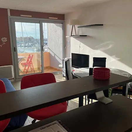 4 Personnes Avec Piscine Et Parking Au Cap D'agde - Fr-1-749-28 Agde