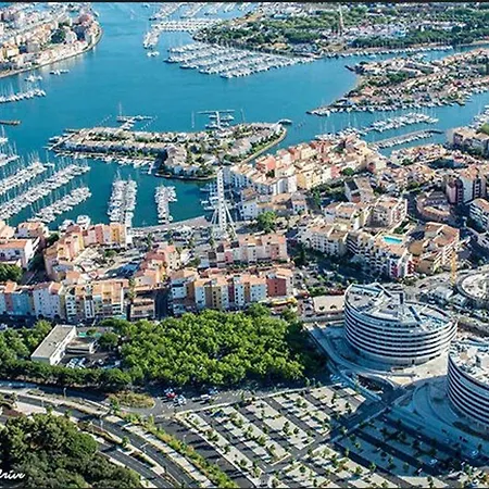 4 Personnes Avec Piscine Et Parking Au Cap D'agde - Fr-1-749-28 *