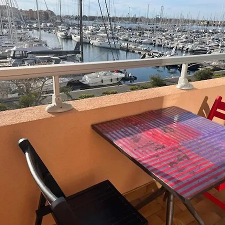 4 Personnes Avec Piscine Et Parking Au Cap D'agde - Fr-1-749-28 * Agde