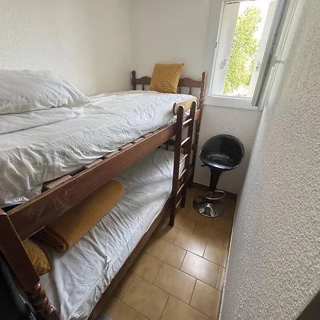 4 Personnes Avec Piscine Et Parking Au Cap D'agde - Fr-1-749-28